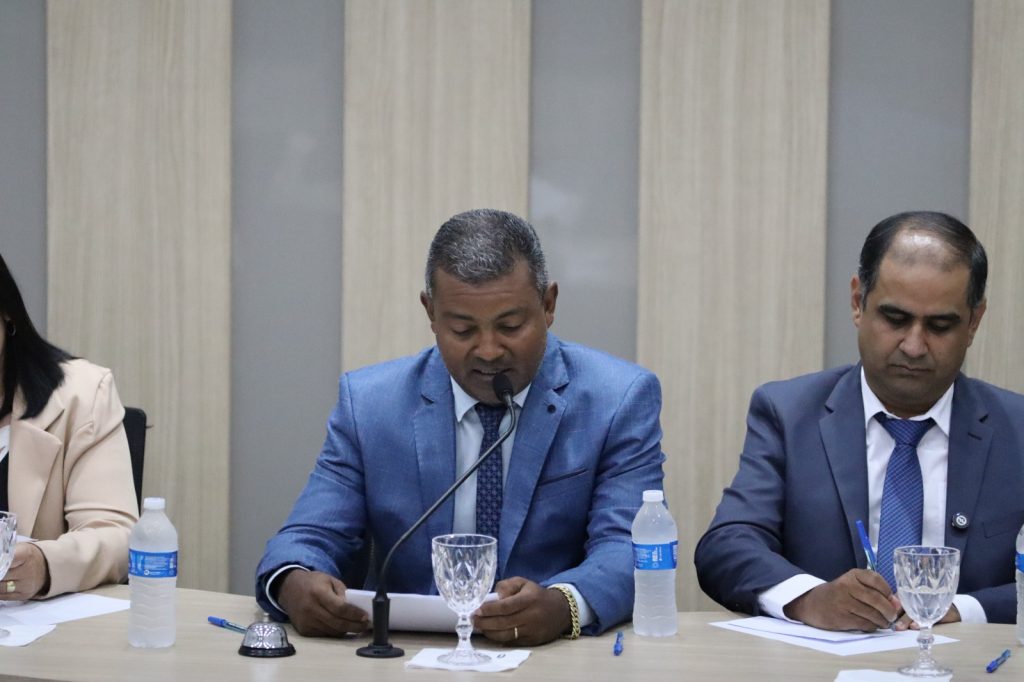 Paranhos realiza cerimônia de posse com presença de autoridades estaduais e municipais Paranhos realiza cerimônia de posse com presença de autoridades estaduais e municipais