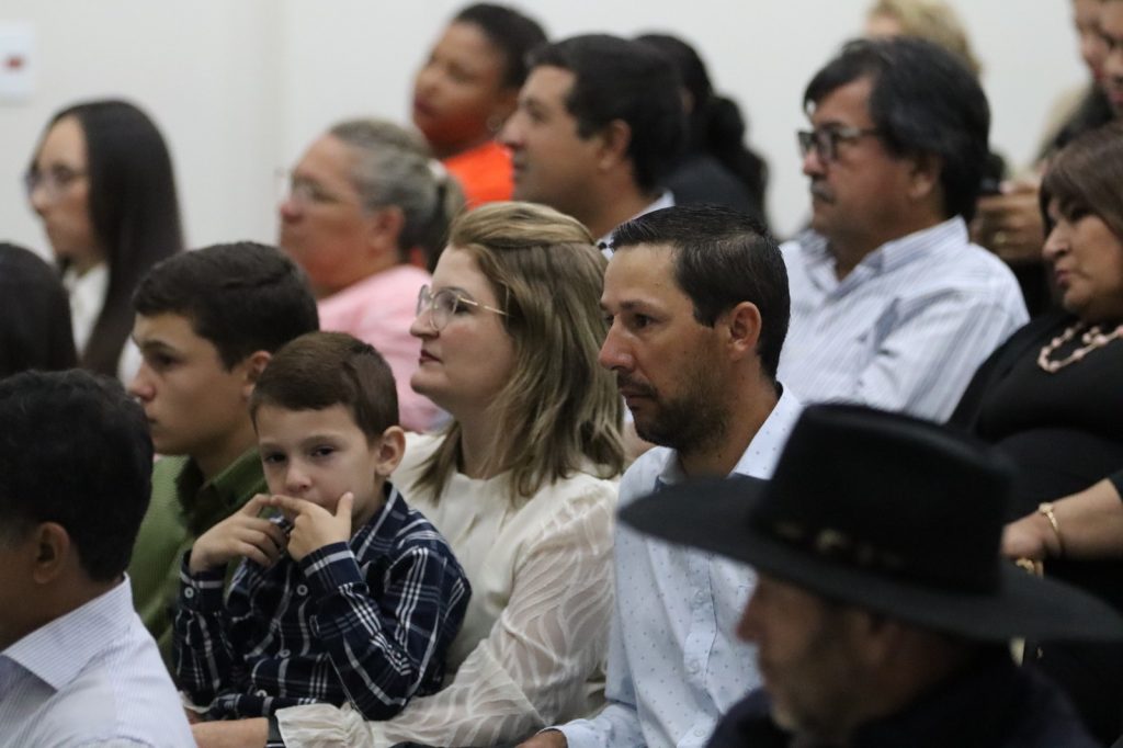 Paranhos realiza cerimônia de posse com presença de autoridades estaduais e municipais Paranhos realiza cerimônia de posse com presença de autoridades estaduais e municipais