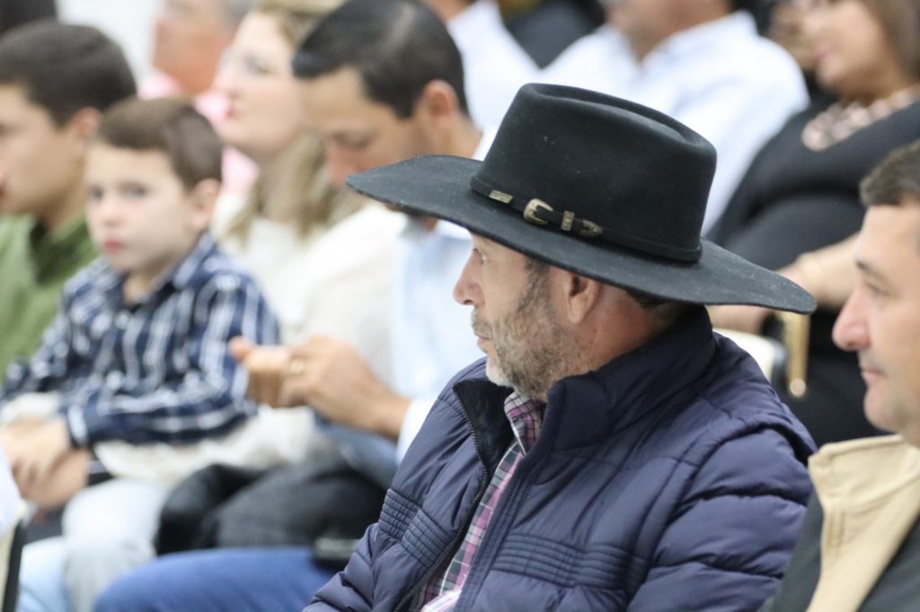 Paranhos realiza cerimônia de posse com presença de autoridades estaduais e municipais Paranhos realiza cerimônia de posse com presença de autoridades estaduais e municipais