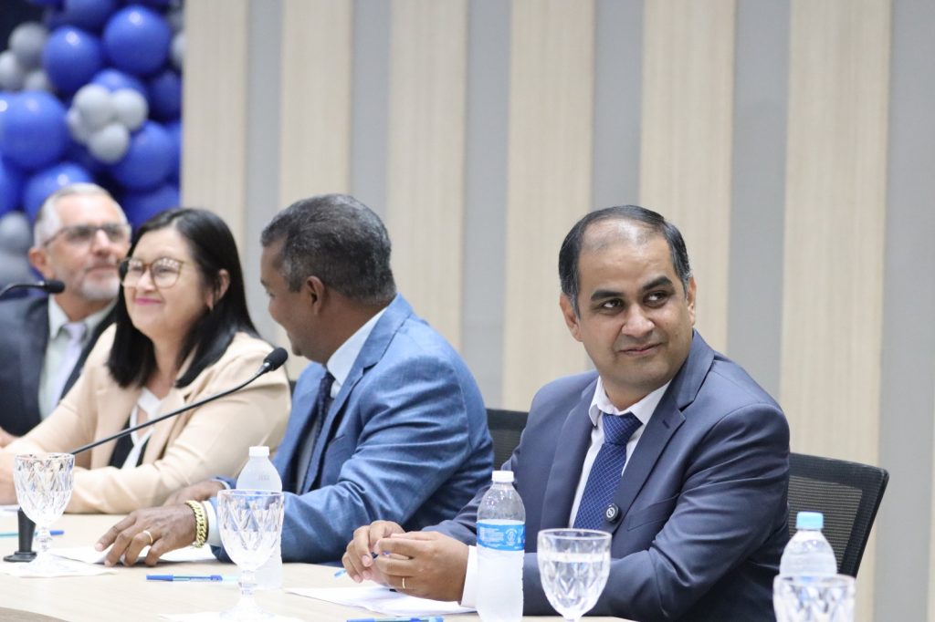 Paranhos realiza cerimônia de posse com presença de autoridades estaduais e municipais Paranhos realiza cerimônia de posse com presença de autoridades estaduais e municipais