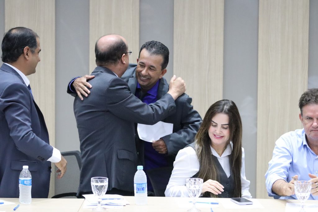 Paranhos realiza cerimônia de posse com presença de autoridades estaduais e municipais Paranhos realiza cerimônia de posse com presença de autoridades estaduais e municipais
