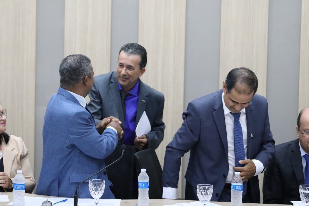 Paranhos realiza cerimônia de posse com presença de autoridades estaduais e municipais Paranhos realiza cerimônia de posse com presença de autoridades estaduais e municipais