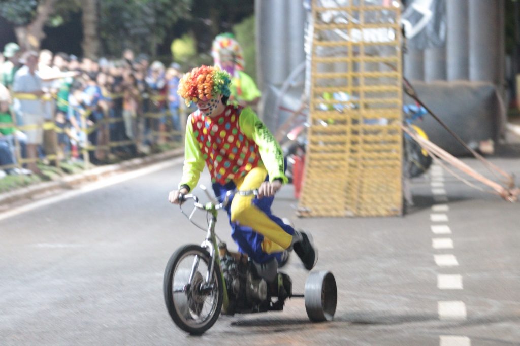 Show de manobras reúne grande público na noite de aniversário de Tacuru Show de manobras reúne grande público na noite de aniversário de Tacuru