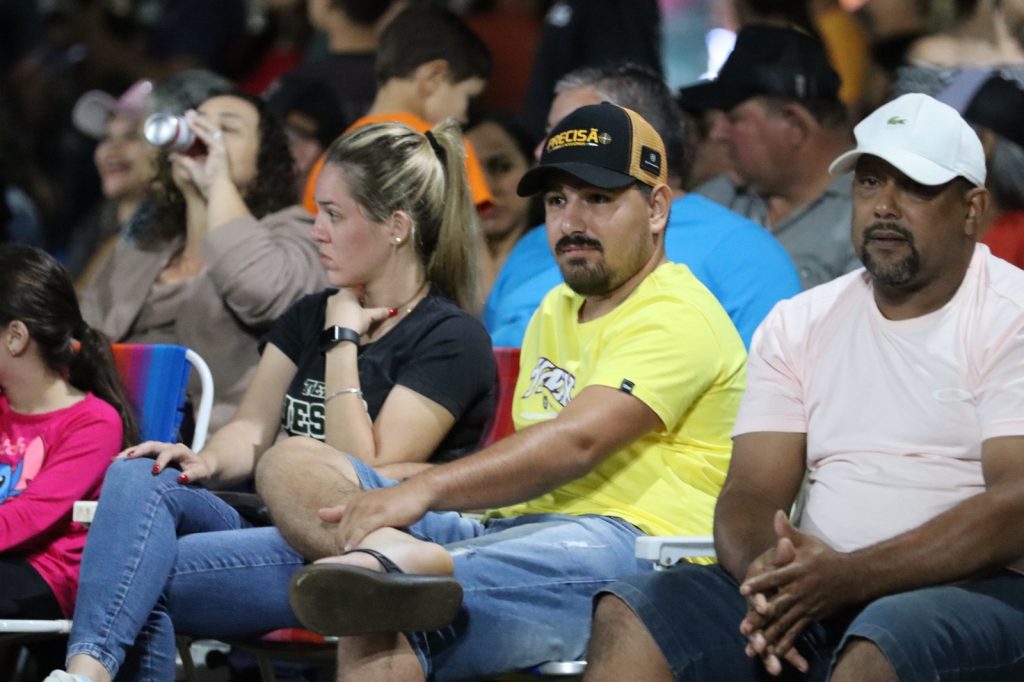 Show de manobras reúne grande público na noite de aniversário de Tacuru Show de manobras reúne grande público na noite de aniversário de Tacuru