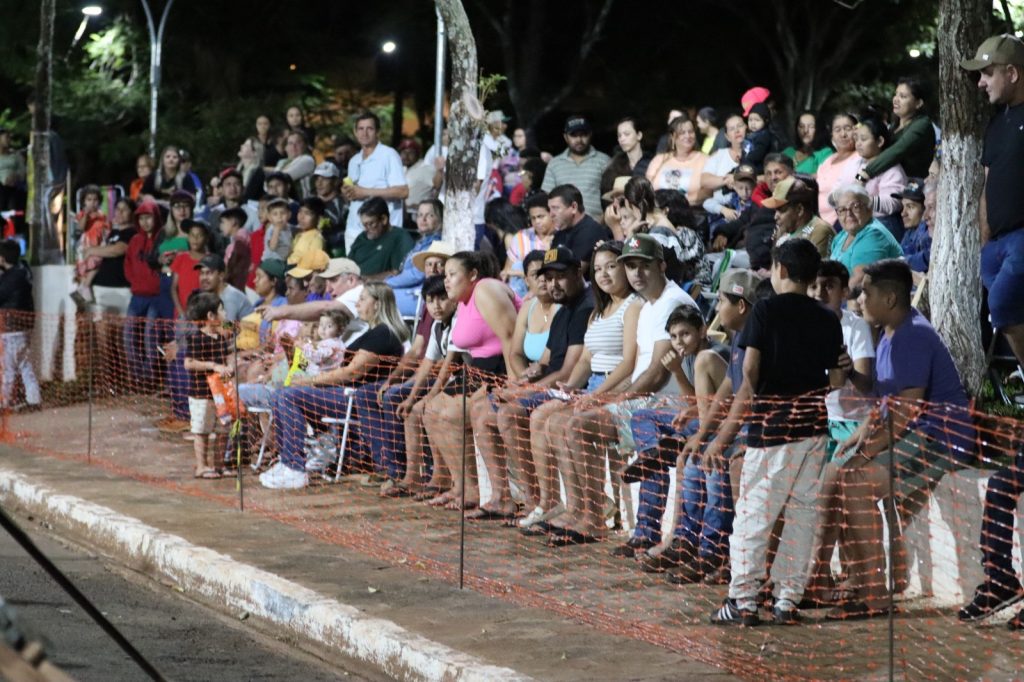 Show de manobras reúne grande público na noite de aniversário de Tacuru Show de manobras reúne grande público na noite de aniversário de Tacuru