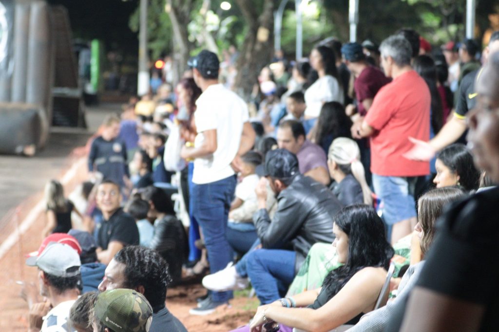 Show de manobras reúne grande público na noite de aniversário de Tacuru Show de manobras reúne grande público na noite de aniversário de Tacuru