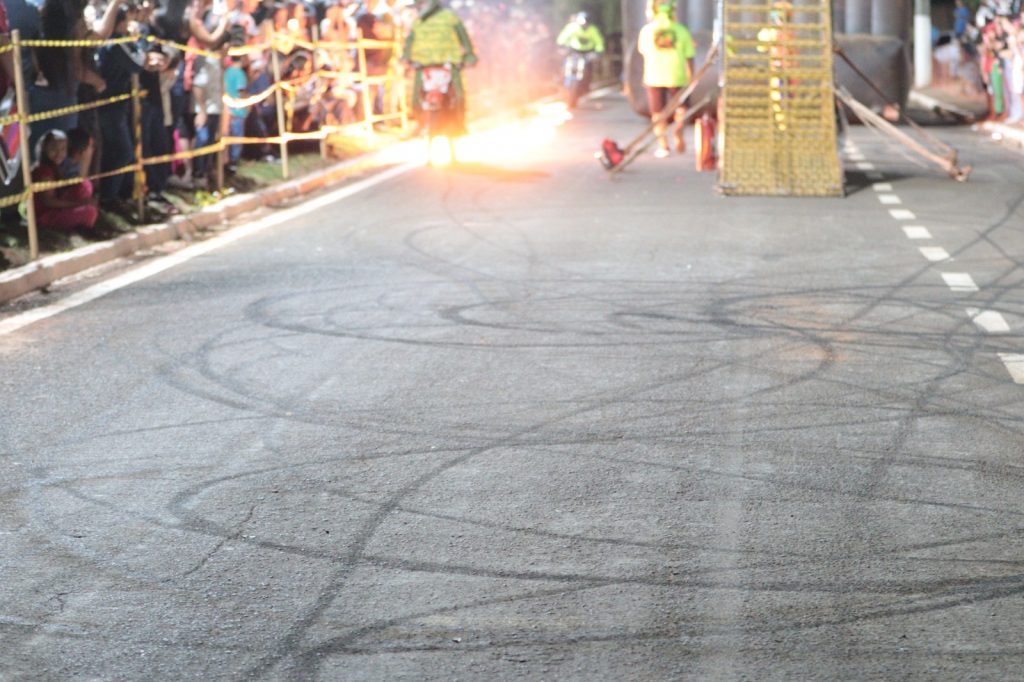 Show de manobras reúne grande público na noite de aniversário de Tacuru Show de manobras reúne grande público na noite de aniversário de Tacuru