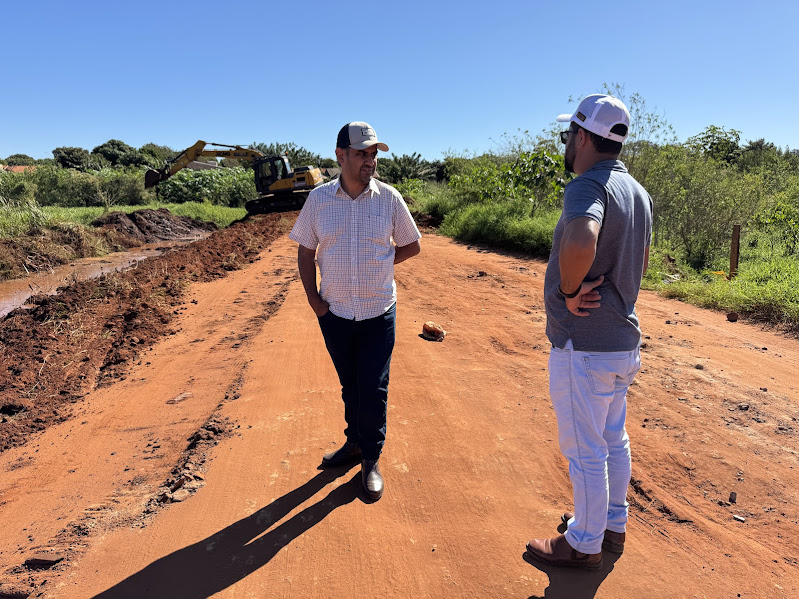 Prefeitura de Paranhos realiza melhorias na Rua Marechal Floriano e atende reivindicação antiga da comunidade Prefeitura de Paranhos realiza melhorias na Rua Marechal Floriano e atende reivindicação antiga da comunidade