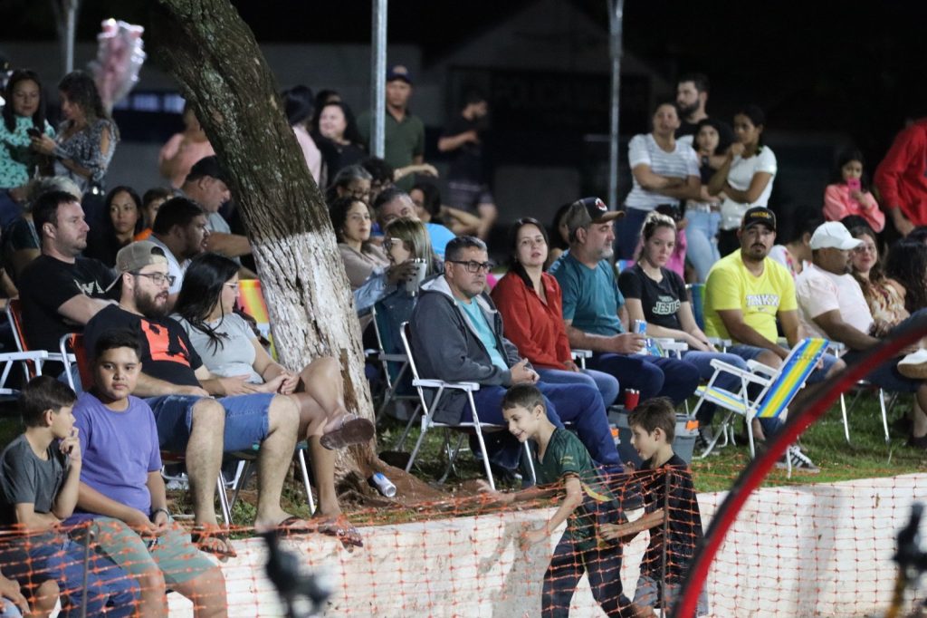 Show de manobras reúne grande público na noite de aniversário de Tacuru Show de manobras reúne grande público na noite de aniversário de Tacuru