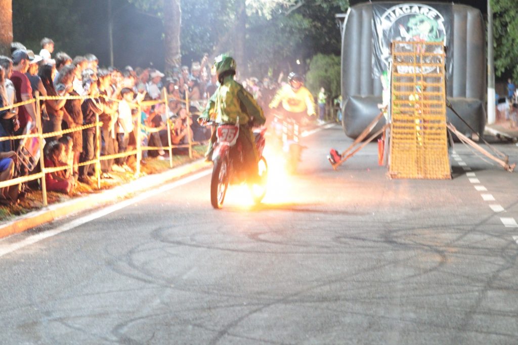 Show de manobras reúne grande público na noite de aniversário de Tacuru Show de manobras reúne grande público na noite de aniversário de Tacuru