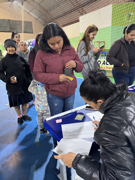 Sob 10 graus, Paranhos inicia entrega de cobertores à população Sob 10 graus, Paranhos inicia entrega de cobertores à população