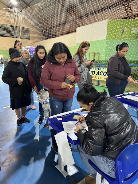 Sob 10 graus, Paranhos inicia entrega de cobertores à população Sob 10 graus, Paranhos inicia entrega de cobertores à população