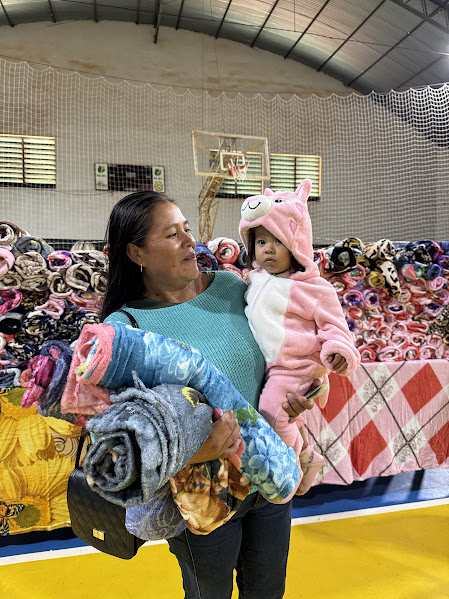 Sob 10 graus, Paranhos inicia entrega de cobertores à população Sob 10 graus, Paranhos inicia entrega de cobertores à população