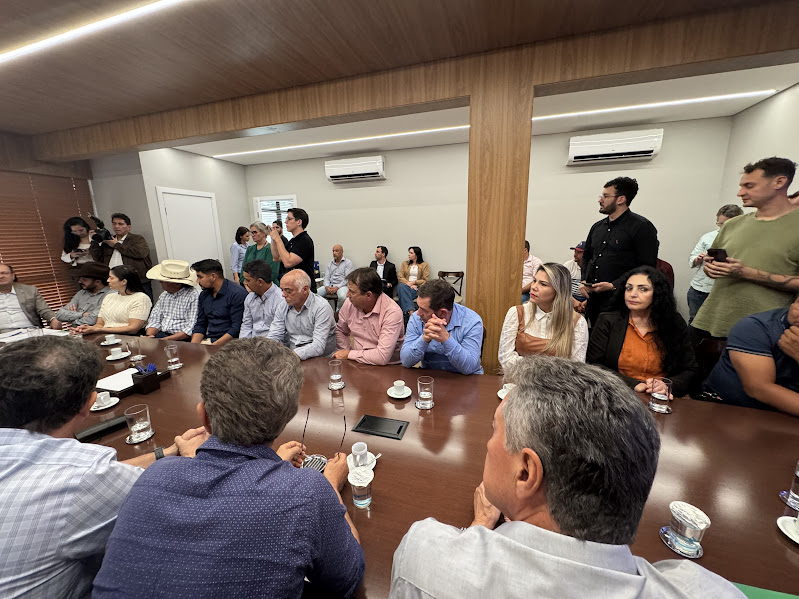 Comitiva de Tacuru participa de agenda com o Governador em Campo Grande e garante avanços importantes para o município