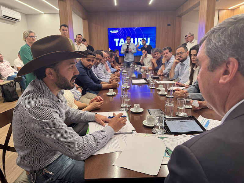 Comitiva de Tacuru participa de agenda com o Governador em Campo Grande e garante avanços importantes para o município