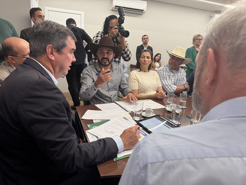Comitiva de Tacuru participa de agenda com o Governador em Campo Grande e garante avanços importantes para o município
