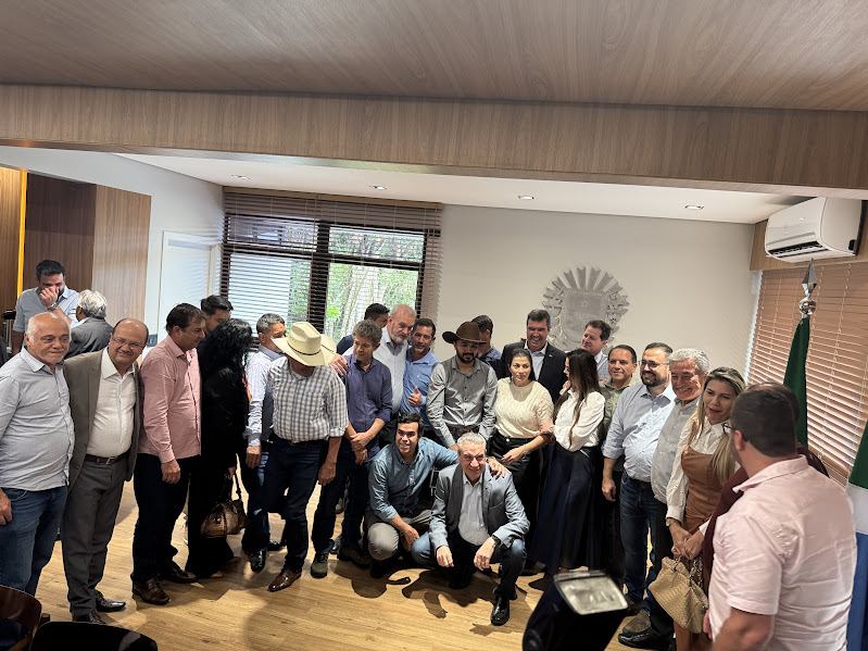 Comitiva de Tacuru participa de agenda com o Governador em Campo Grande e garante avanços importantes para o município