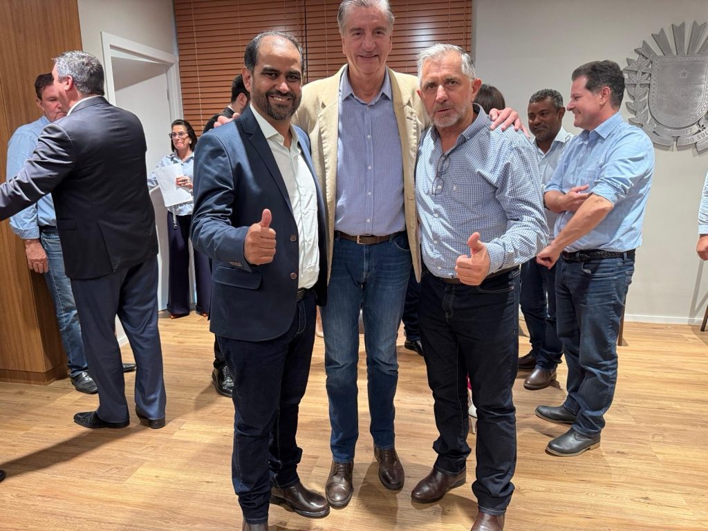 Prefeito Hélio Acosta, vice Alfredo e vereadores viabilizam R$ 13 milhões em investimentos do Governo do Estado para Paranhos Prefeito Hélio Acosta, vice Alfredo e vereadores viabilizam R$ 13 milhões em investimentos do Governo do Estado para Paranhos