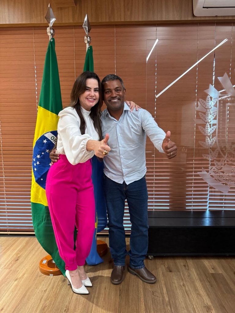 Prefeito Hélio Acosta, vice Alfredo e vereadores viabilizam R$ 13 milhões em investimentos do Governo do Estado para Paranhos Prefeito Hélio Acosta, vice Alfredo e vereadores viabilizam R$ 13 milhões em investimentos do Governo do Estado para Paranhos