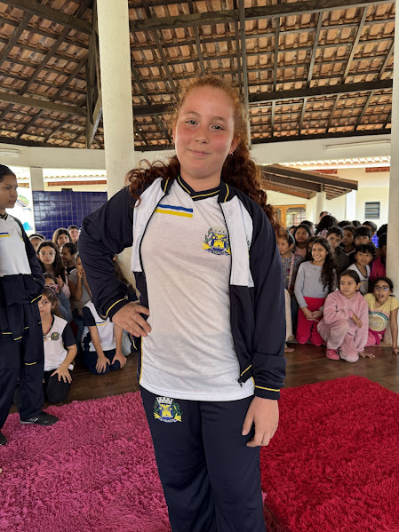 Caracol entrega uniformes para 100% da Rede Municipal de Ensino Caracol entrega uniformes para 100% da Rede Municipal de Ensino