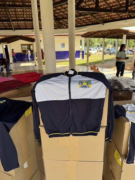 Caracol entrega uniformes para 100% da Rede Municipal de Ensino Caracol entrega uniformes para 100% da Rede Municipal de Ensino