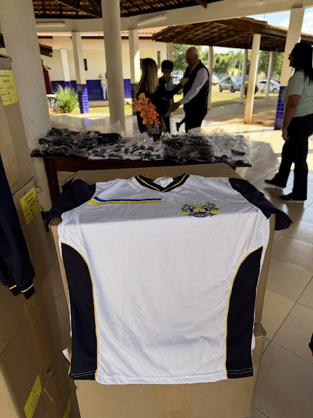 Caracol entrega uniformes para 100% da Rede Municipal de Ensino Caracol entrega uniformes para 100% da Rede Municipal de Ensino