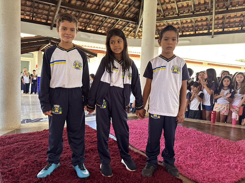 Caracol entrega uniformes para 100% da Rede Municipal de Ensino Caracol entrega uniformes para 100% da Rede Municipal de Ensino