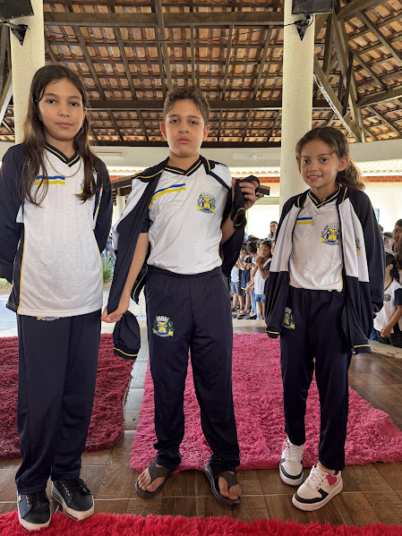 Caracol entrega uniformes para 100% da Rede Municipal de Ensino Caracol entrega uniformes para 100% da Rede Municipal de Ensino
