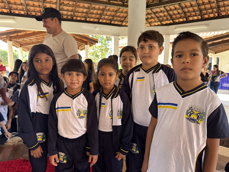 Caracol entrega uniformes para 100% da Rede Municipal de Ensino Caracol entrega uniformes para 100% da Rede Municipal de Ensino