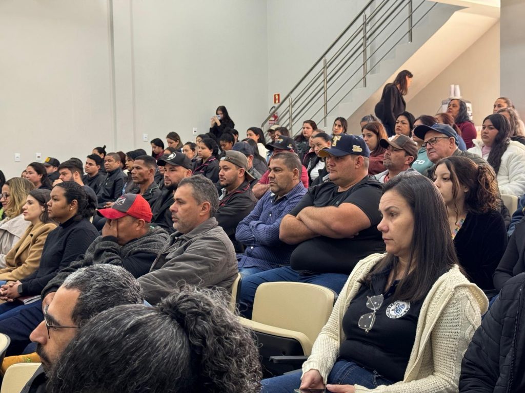 Prefeitura de Paranhos e SEMEC promovem palestra sobre Autismo com o Corpo de Bombeiros Prefeitura de Paranhos e SEMEC promovem palestra sobre Autismo com o Corpo de Bombeiros