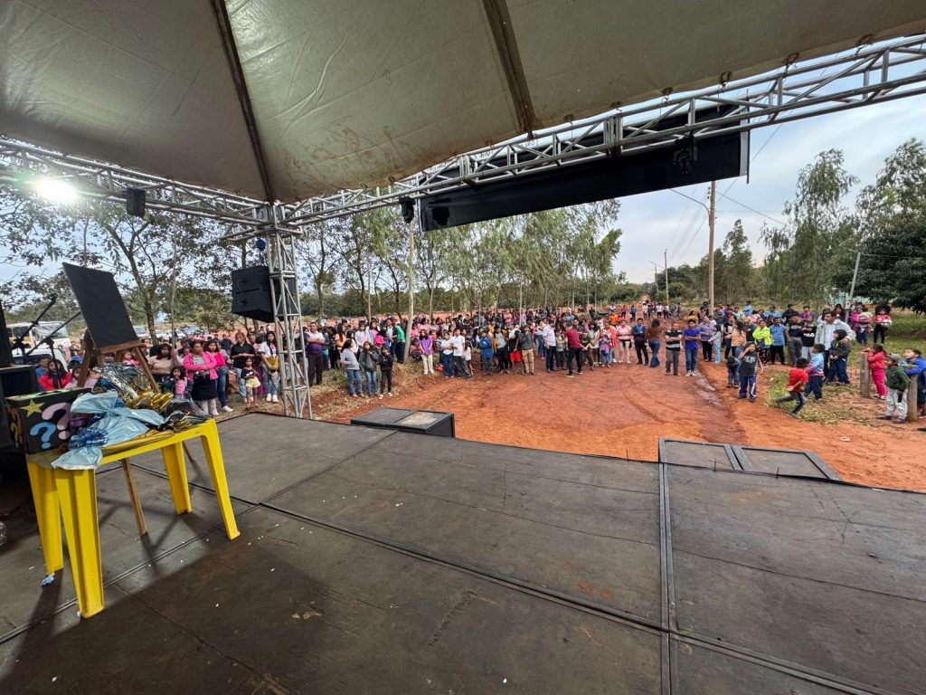 Em clima de festa, Prefeitura de Paranhos inaugura iluminação pública de LED na Aldeia Pirajuí
