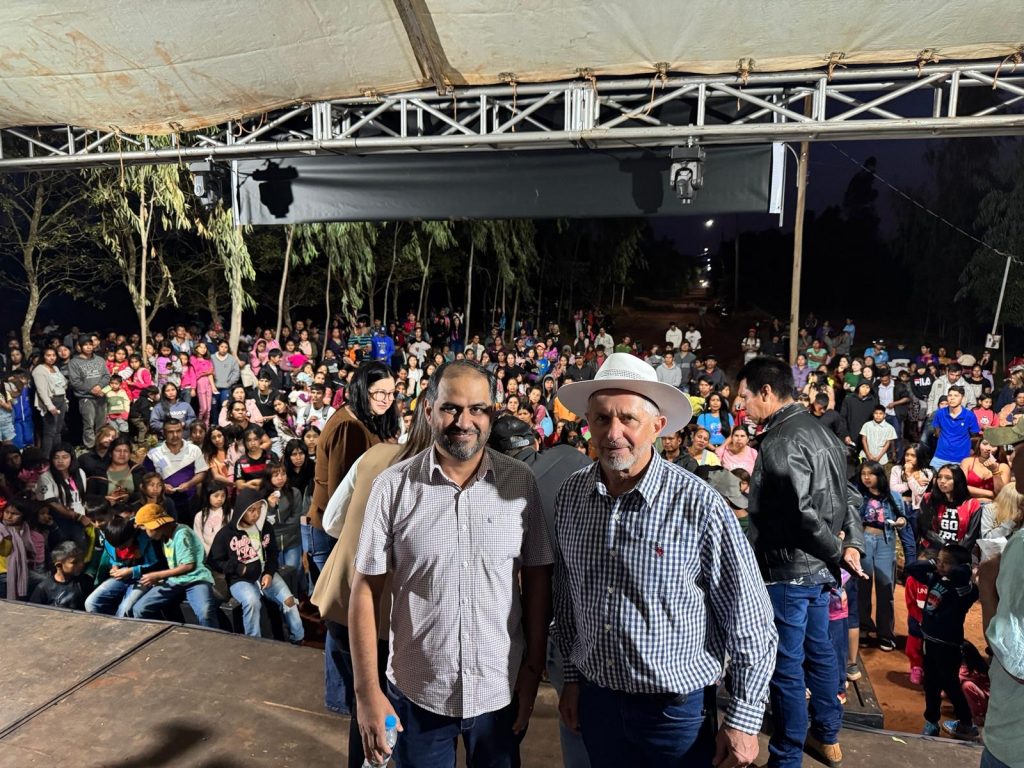 Em clima de festa, Prefeitura de Paranhos inaugura iluminação pública de LED na Aldeia Pirajuí