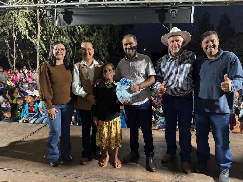 Em clima de festa, Prefeitura de Paranhos inaugura iluminação pública de LED na Aldeia Pirajuí