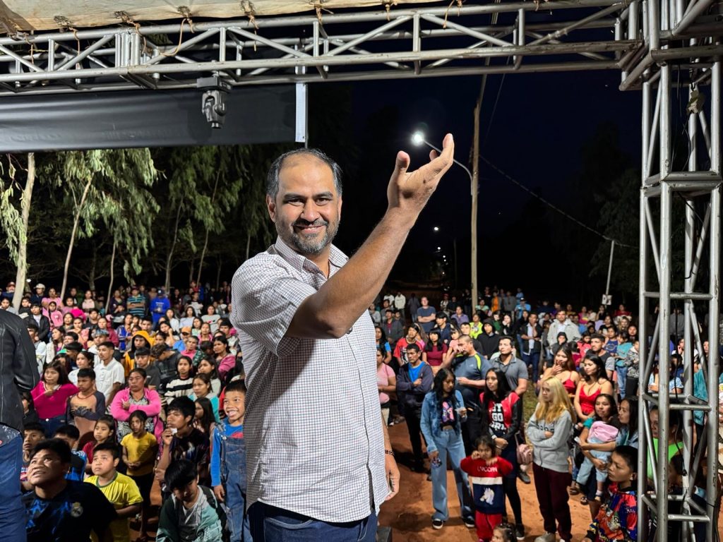 Em clima de festa, Prefeitura de Paranhos inaugura iluminação pública de LED na Aldeia Pirajuí