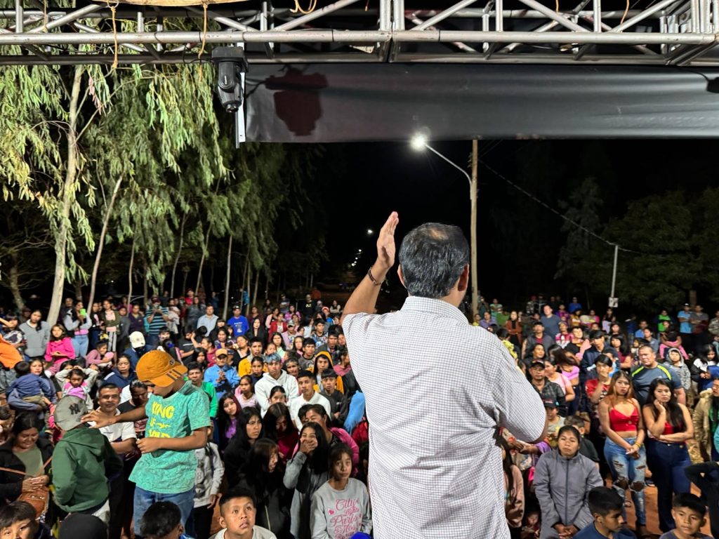 Em clima de festa, Prefeitura de Paranhos inaugura iluminação pública de LED na Aldeia Pirajuí