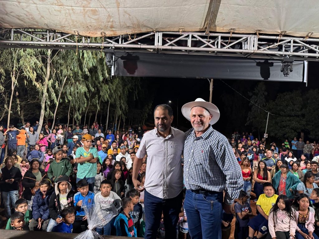 Em clima de festa, Prefeitura de Paranhos inaugura iluminação pública de LED na Aldeia Pirajuí