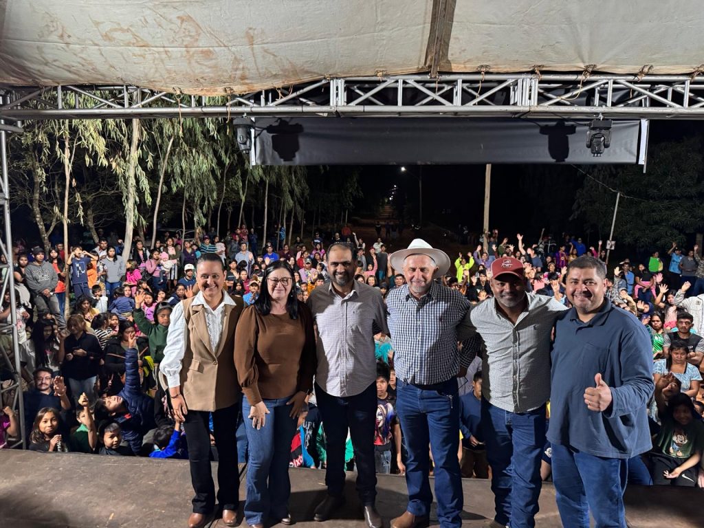 Em clima de festa, Prefeitura de Paranhos inaugura iluminação pública de LED na Aldeia Pirajuí