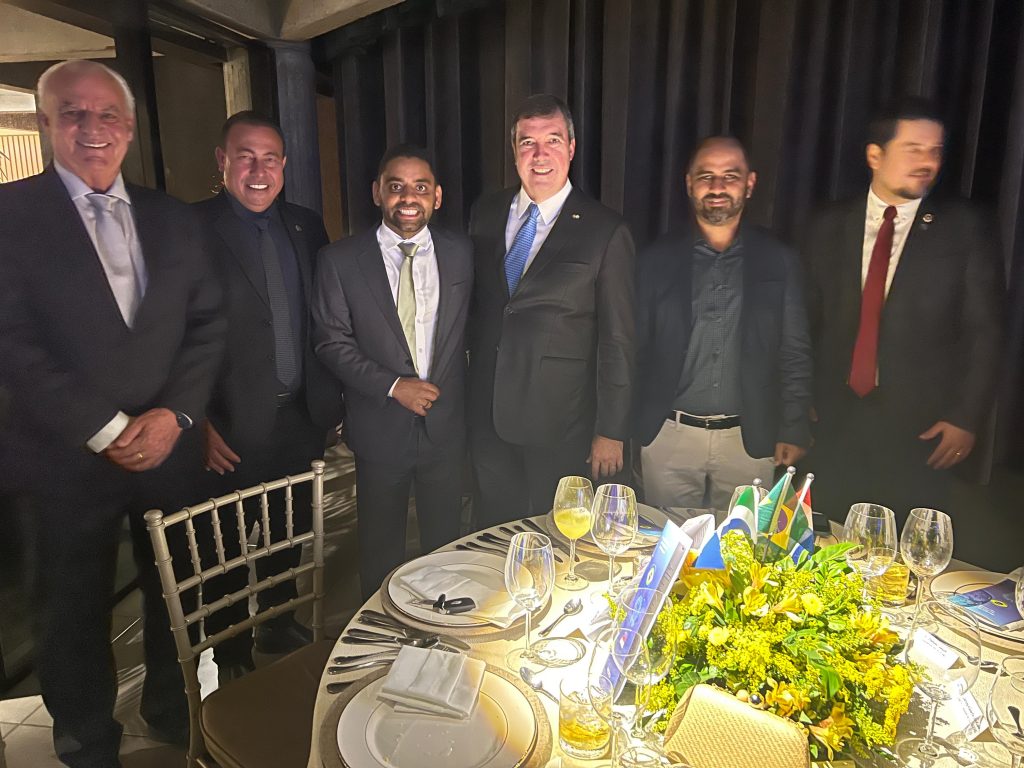 Prefeito Hélio Acosta se encontra com o presidente do Paraguai, Santiago Peña