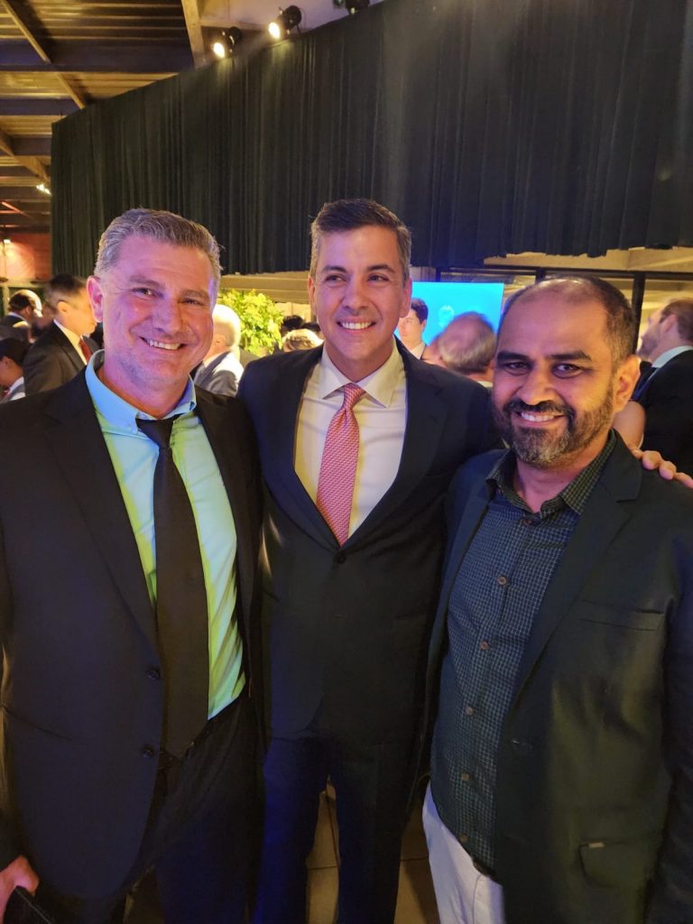 Prefeito Hélio Acosta se encontra com o presidente do Paraguai, Santiago Peña