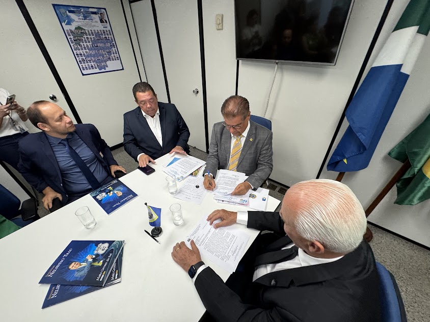 Prefeito Carlos Humberto Pagliosa e vereadores celebram resultados de viagem a Brasília