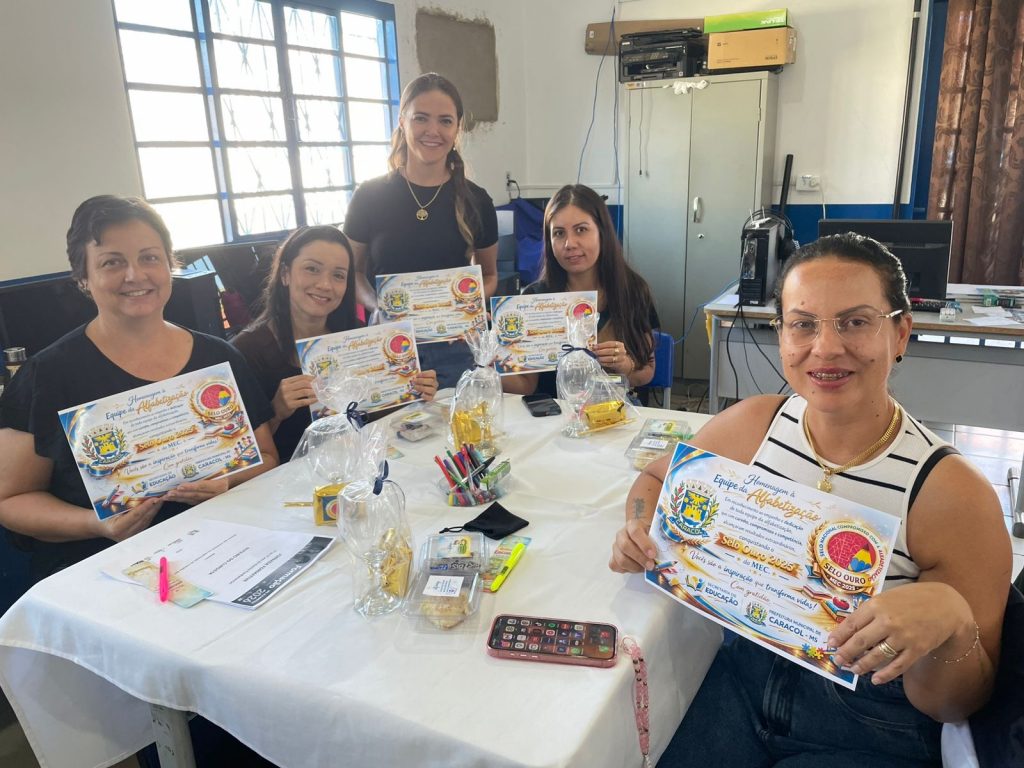 Secretária Thaiz Leite celebra Selo Ouro e reconhece trabalho da equipe de alfabetização