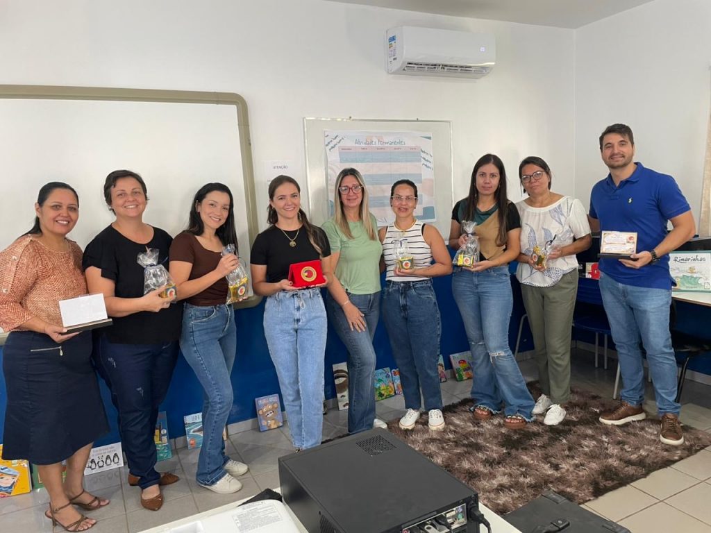 Secretária Thaiz Leite celebra Selo Ouro e reconhece trabalho da equipe de alfabetização