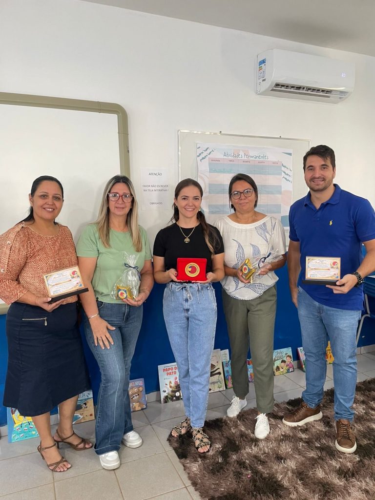 Secretária Thaiz Leite celebra Selo Ouro e reconhece trabalho da equipe de alfabetização