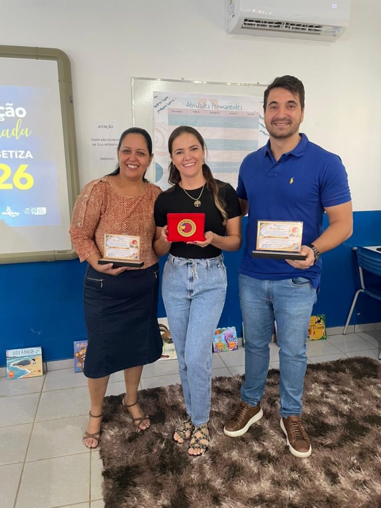 Secretária Thaiz Leite celebra Selo Ouro e reconhece trabalho da equipe de alfabetização