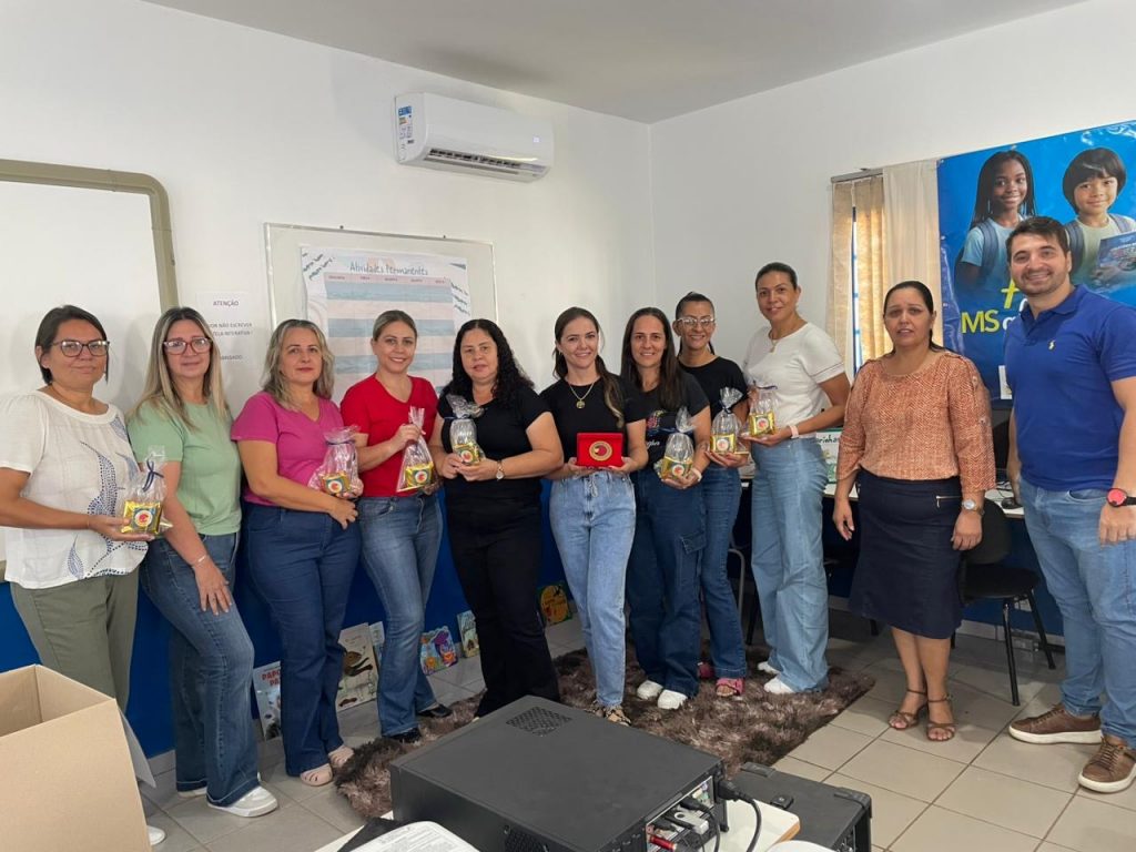 Secretária Thaiz Leite celebra Selo Ouro e reconhece trabalho da equipe de alfabetização