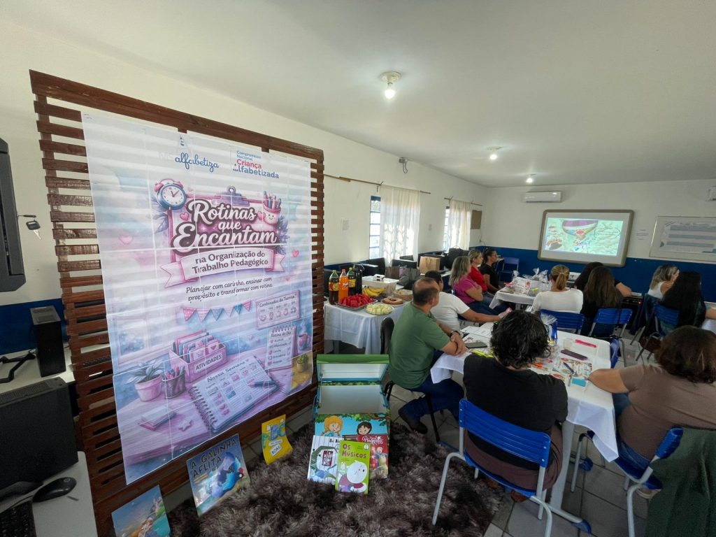 Secretária Thaiz Leite celebra Selo Ouro e reconhece trabalho da equipe de alfabetização