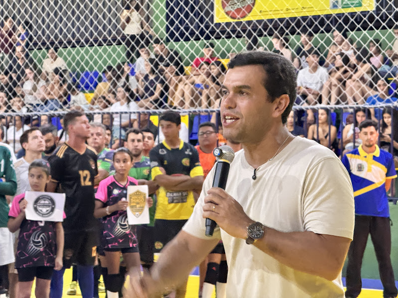 Reforma do Ginásio Primeiro de Maio em Caracol é inaugurada com grande público