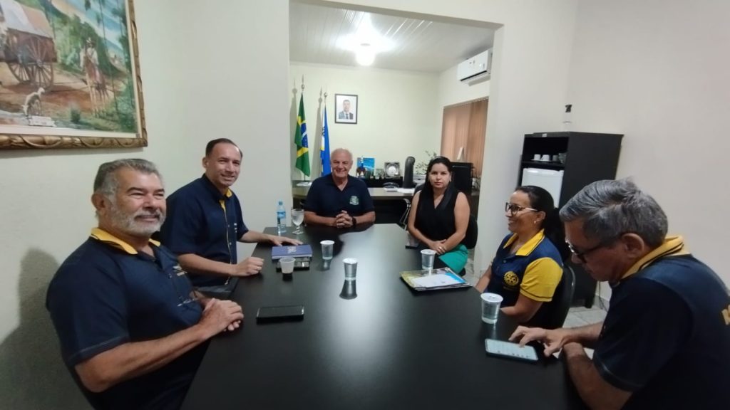 Diretoria do Rotaract Club de Bela Vista visita Prefeito de Caracol