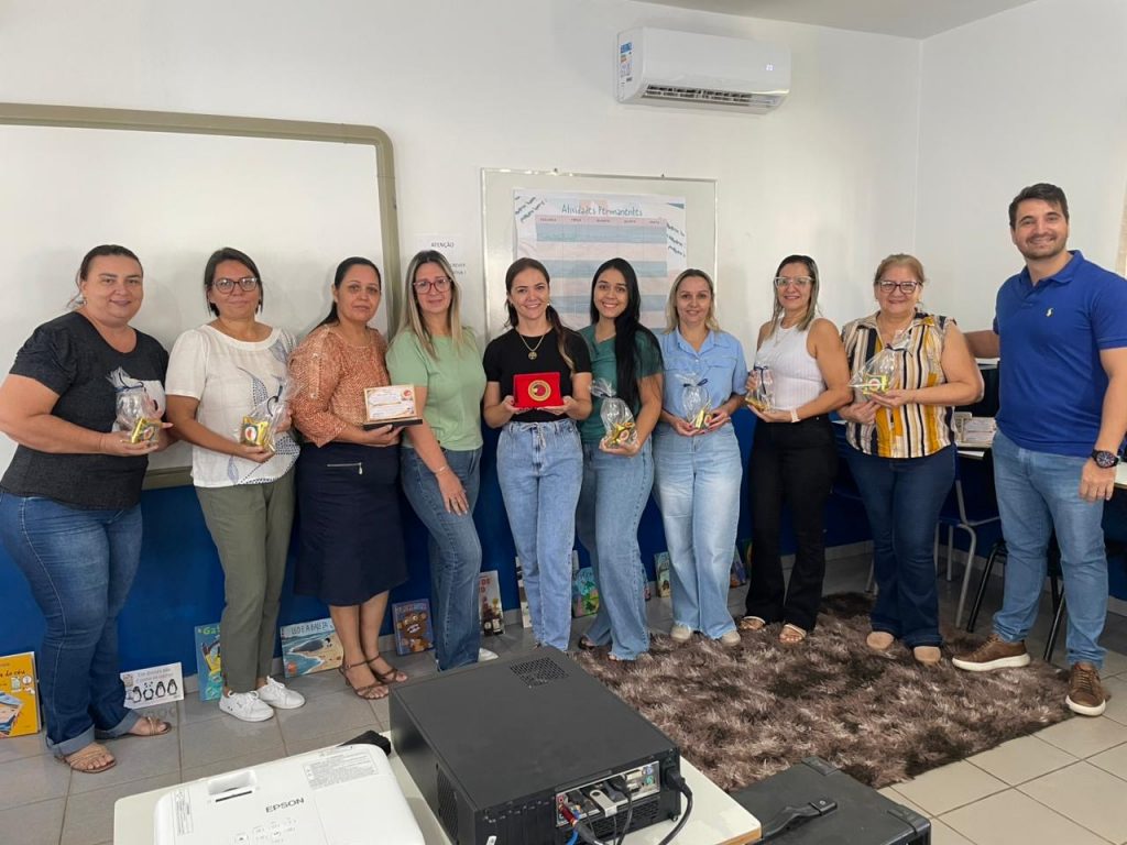 Secretária Thaiz Leite celebra Selo Ouro e reconhece trabalho da equipe de alfabetização