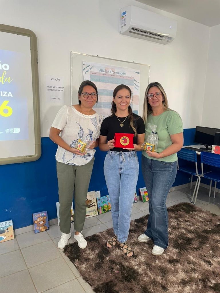 Secretária Thaiz Leite celebra Selo Ouro e reconhece trabalho da equipe de alfabetização